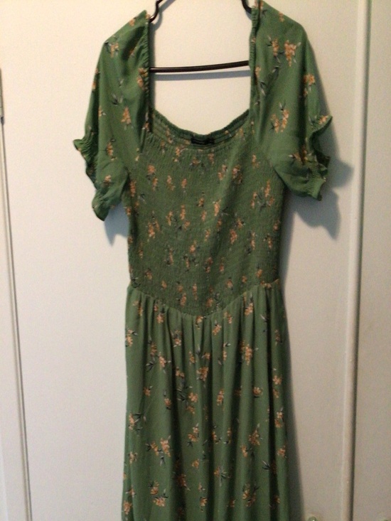 Robe - Picture 1 of 3